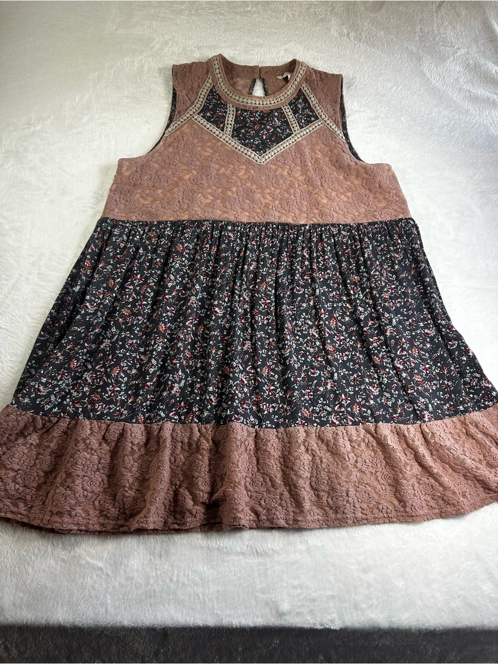 Umgee USA Bohemian Pea Lace and Floral
Mixed-Media dress mauve and navy floral
